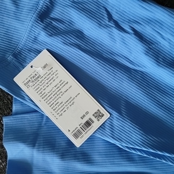 *** SOLD *** Lululemon Base Pace high-rise Ribbed Tight 25" - Size 4 - Picture 6 of 8